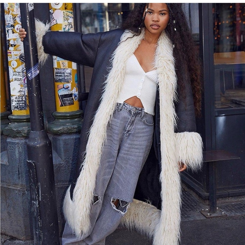 Boohoo Black Long Jacket with Cream Faux Fur Trim Penny Lane - Picture 7 of 9